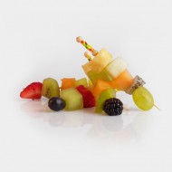 Plateau de brochettes de fruits